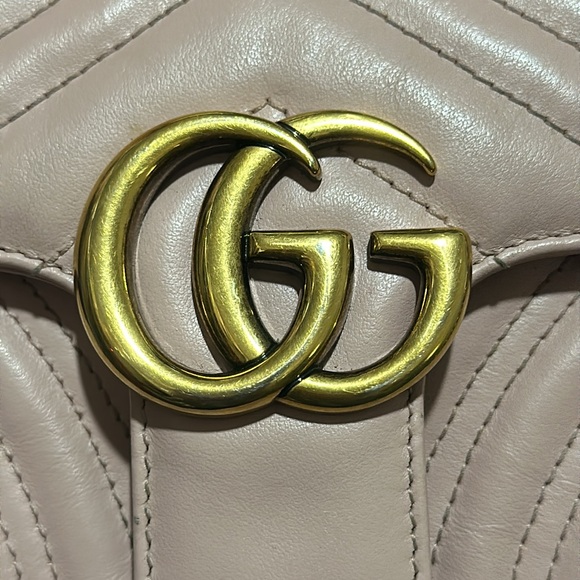 Pending Sandy’s 🩷 leather Gucci marmont mini crossbody - Picture 6 of 12